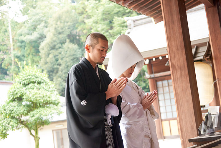 群馬県和婚神前式新郎のヒゲやメガネ