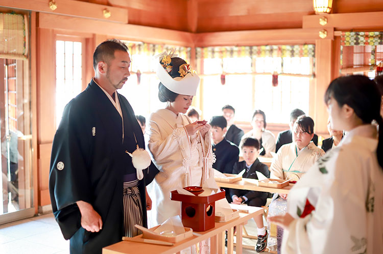 和婚所作立ち居振る舞い