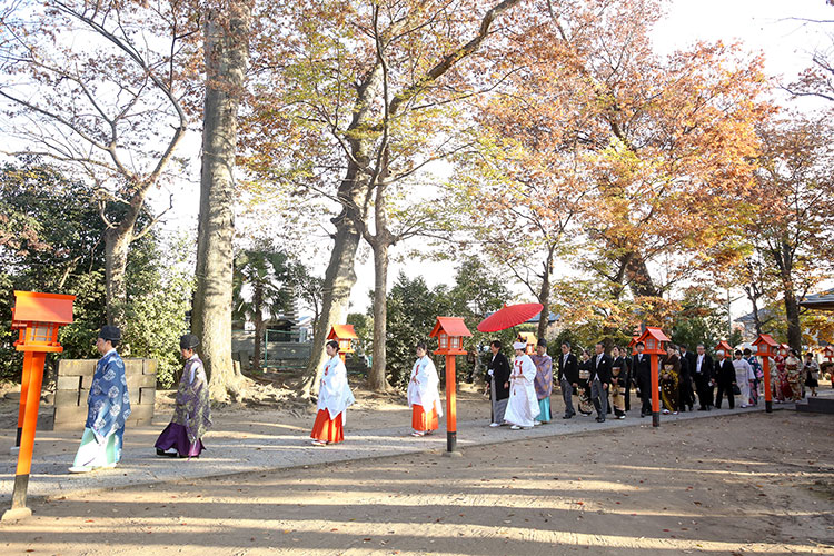 上野総社神社秋の紅葉神前式