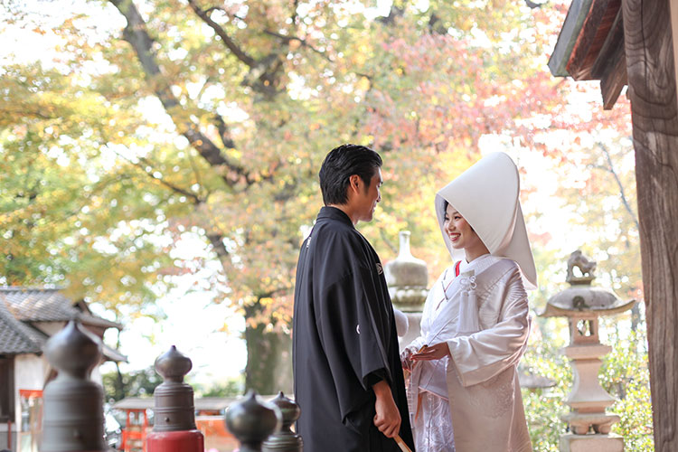 秋の紅葉神社結婚式